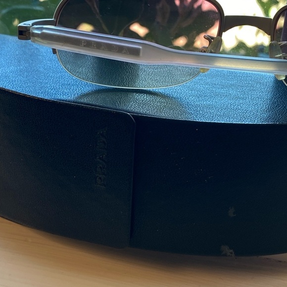 😎Vintage Prada Sunglasses/Silver Frame/ Gradient Brown Lenses #SPR-60C-2AC-1L1🤩 - Picture 4 of 5